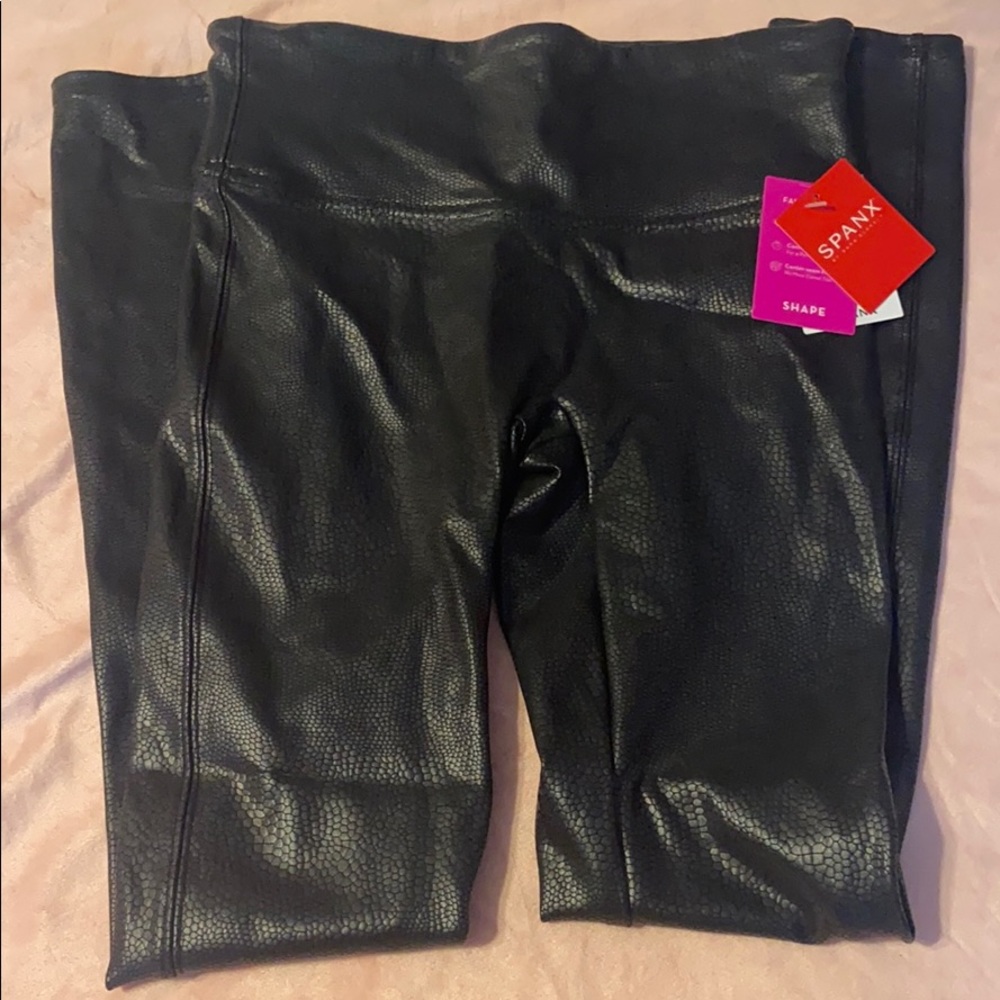 NWT!!! Spanx faux leather pebbled legging size S/P